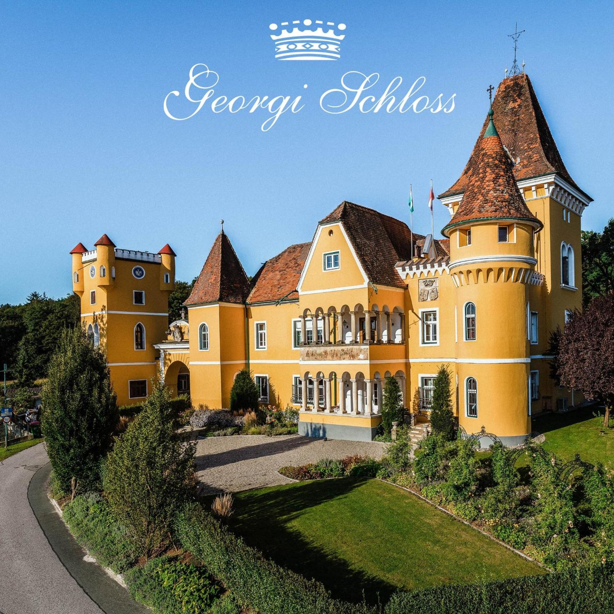 Georgi Schloss Garni Hotel